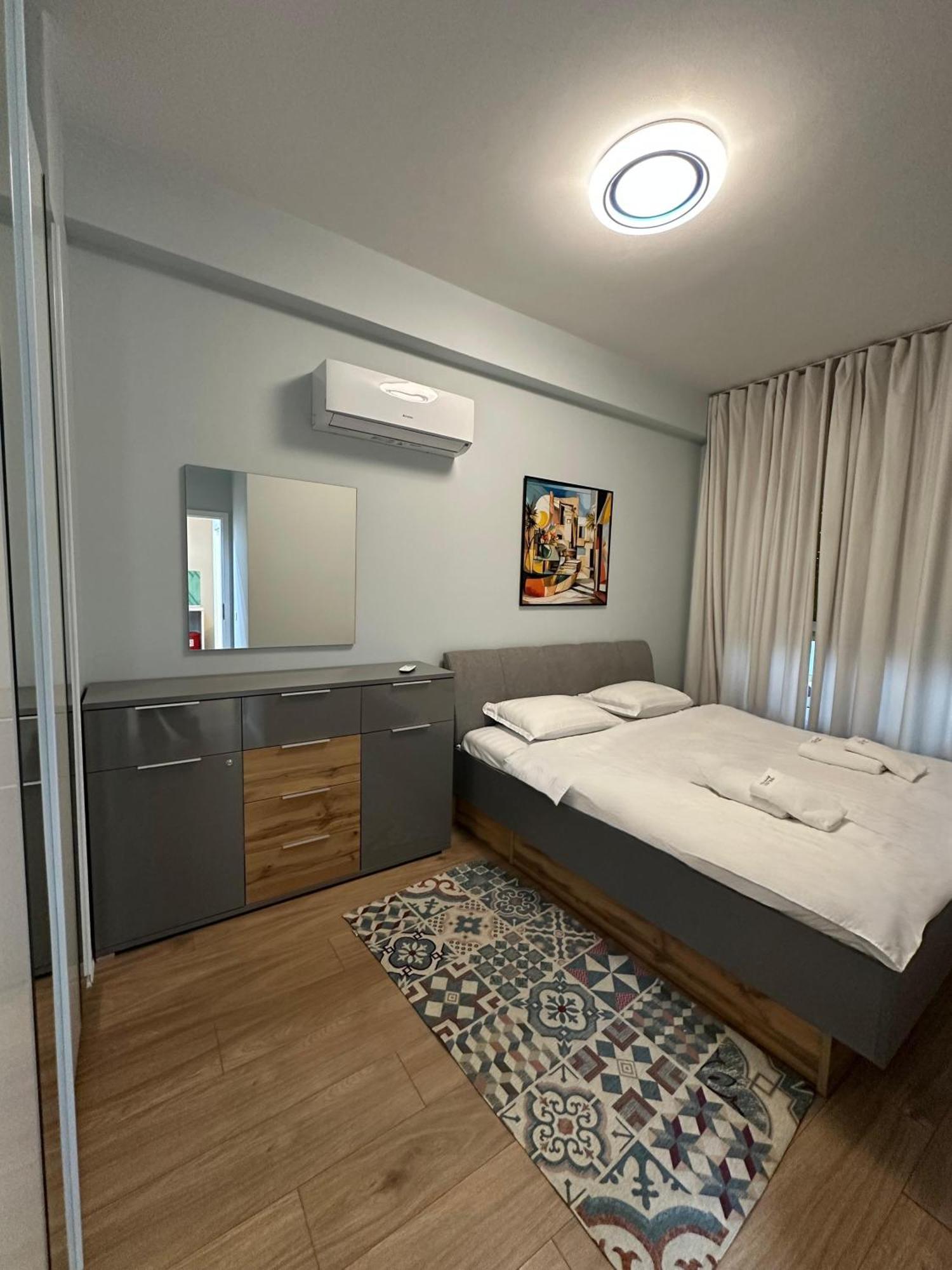 Picasso Apartment Тирана Экстерьер фото